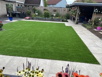 Tuinrenovatie met kunstgras in Zwolle